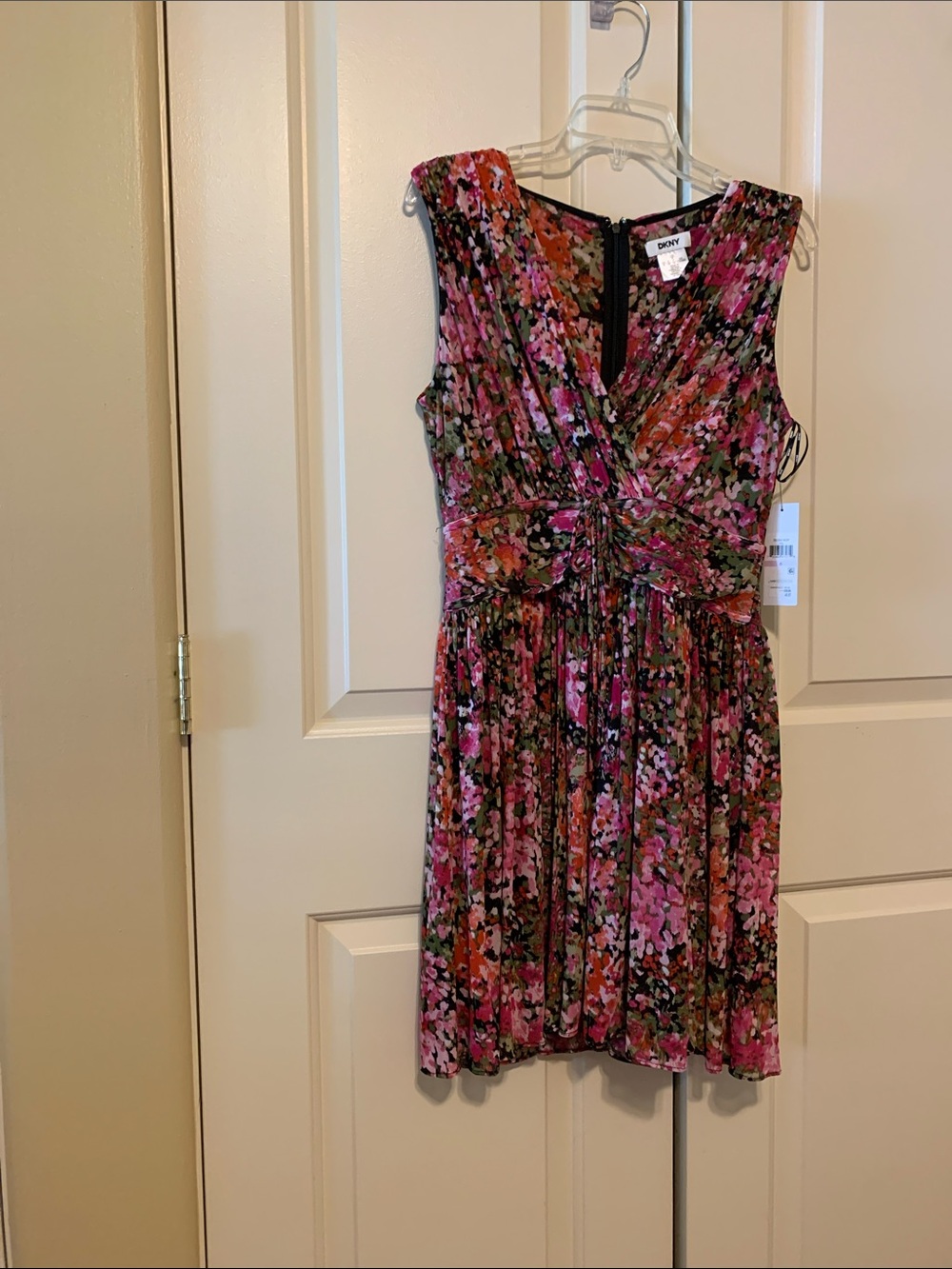 DKNY Women’s Sleeveless Floral Print Dress size 6 Lined Knee Length 33” Long NWT